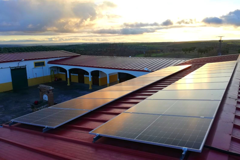 placas-solares-en-centro-hipico-las-atochas